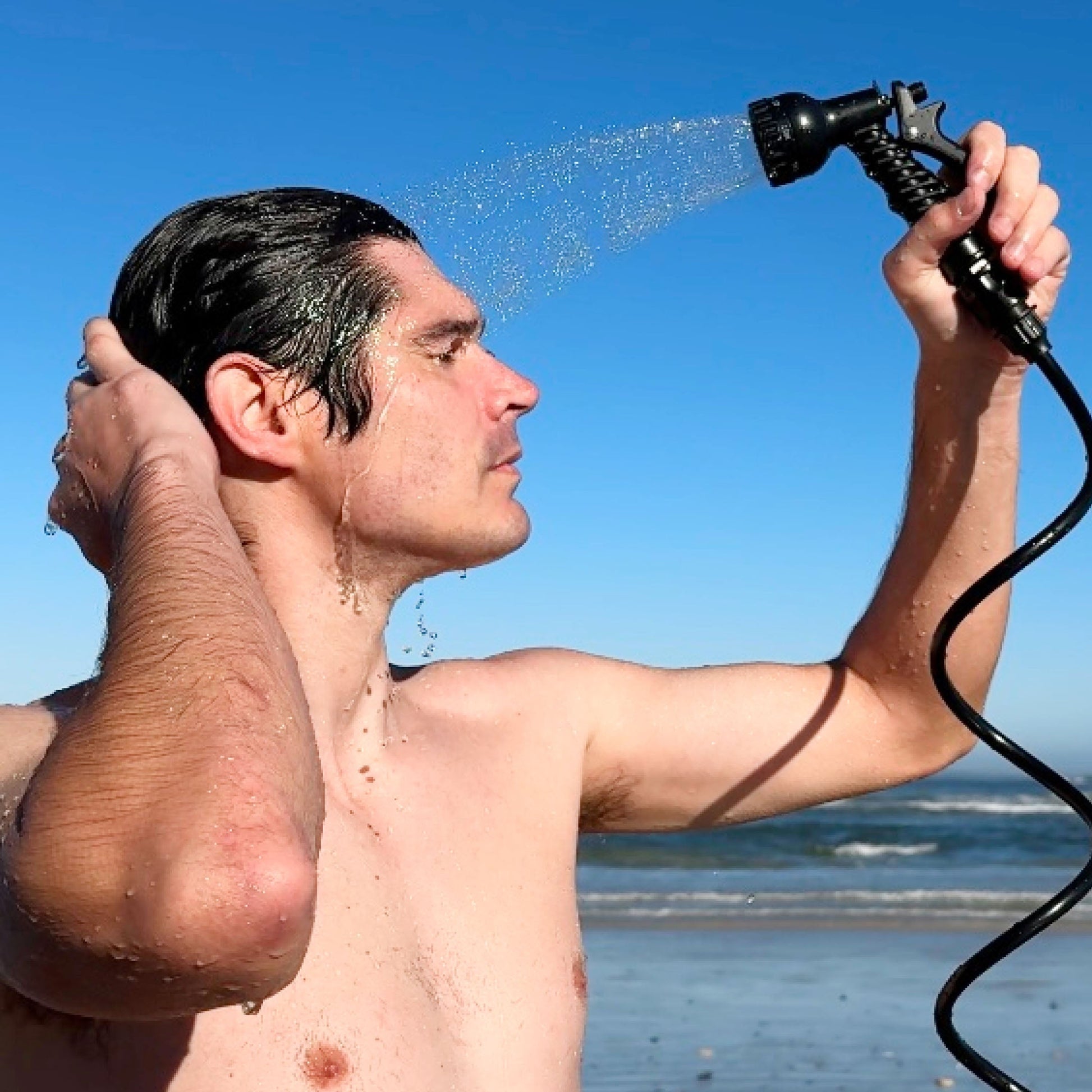 the-surfer-dude-bundle-q4 0000_Portable_shower_2.1gal_geometric_9.jpg
