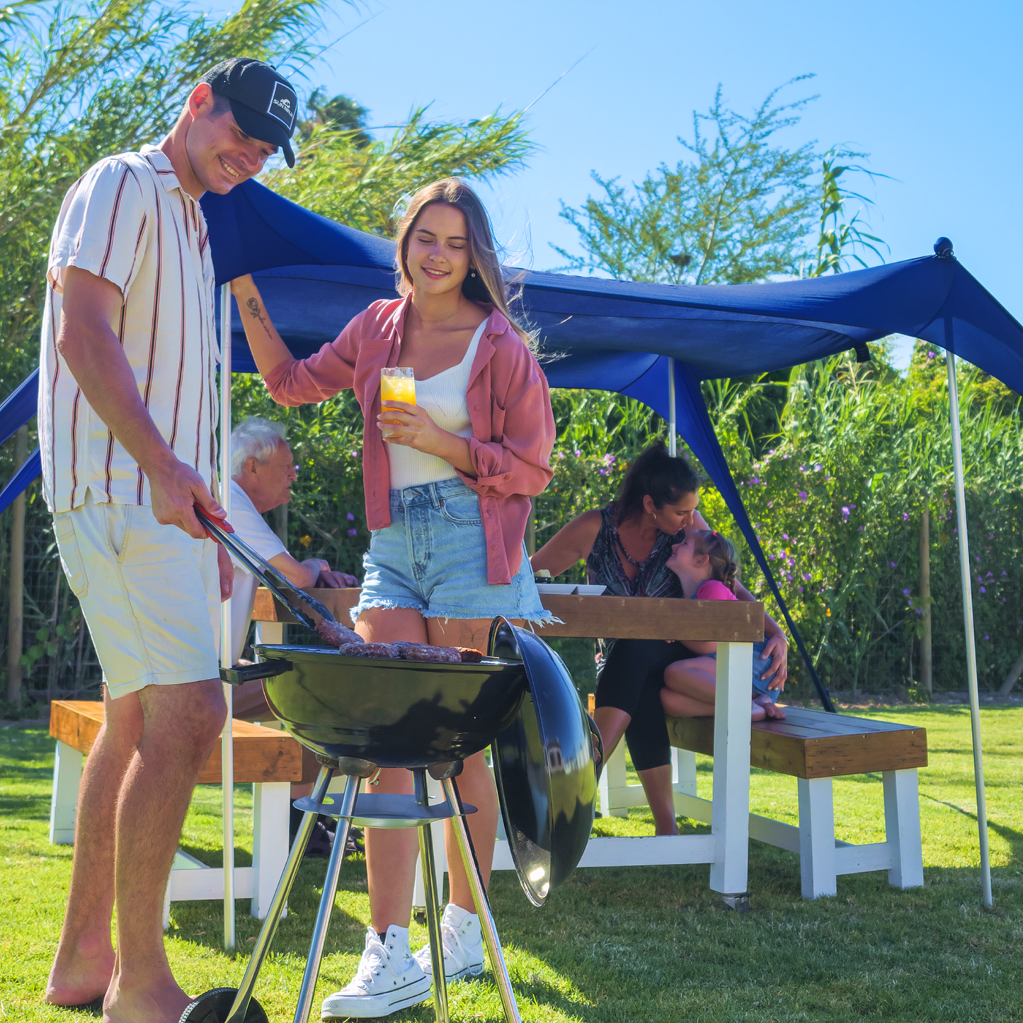 beach-tent-4-person-s7 Sun-Ninja_4_person_tent_navy_7.png