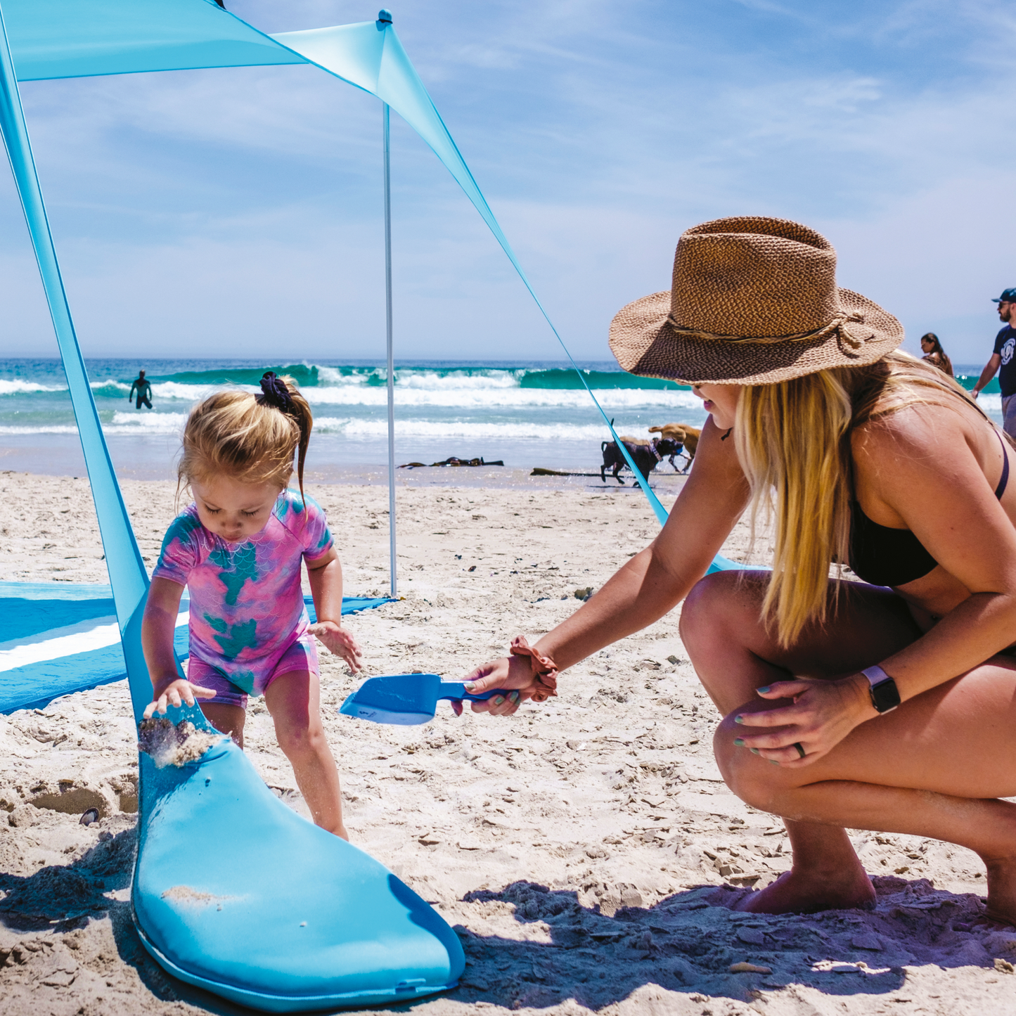 the-family-man-bundle-r0 Sun-Ninja_8_person_tent_turquoise_7.png
